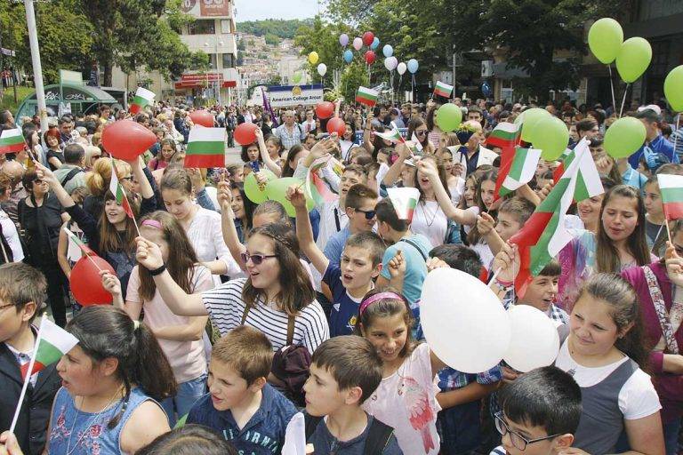 През 1861 г. за първи път в Търново отбелязват празника на светите братя Кирил и Методий