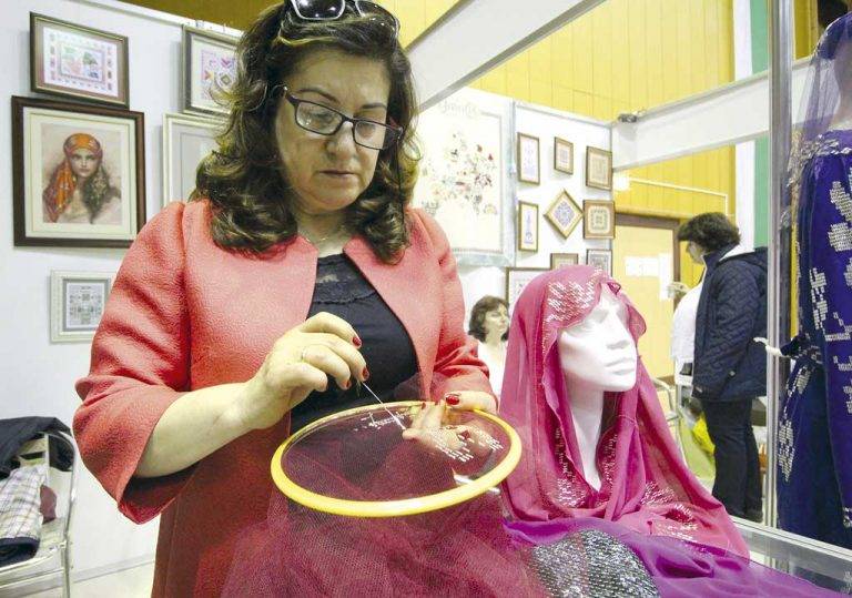 Туркини от Чаннъккале показаха  уникална бродерия от метални нишки