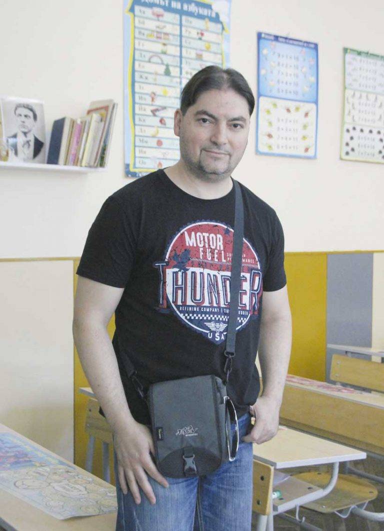 Общество | За пъстрия свят на Емил Филев  и неговата мисия на учител