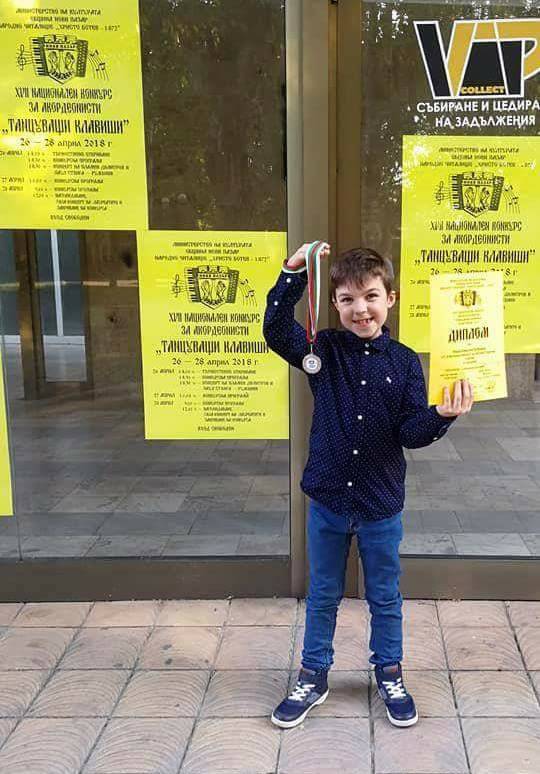 Култура | Акордеонисти от СУ „Емилиян Станев” обраха наградите в конкурса „Танцуващи клавиши”