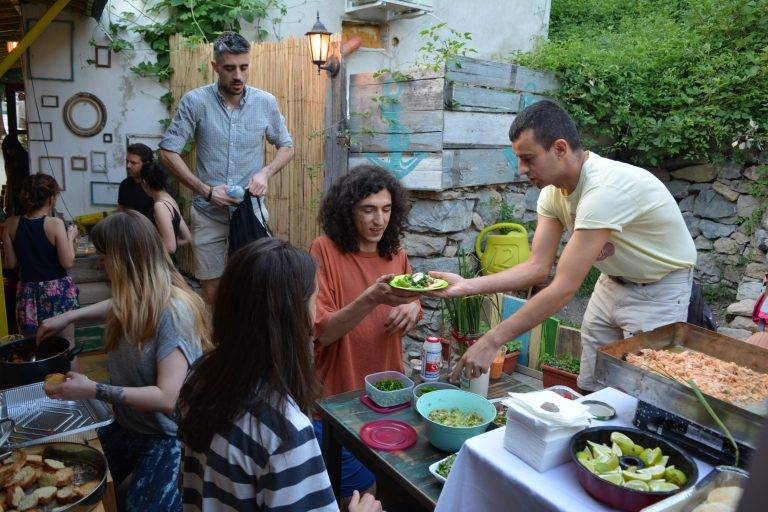 Откриха Mes Hispanico с такос, тапас и гаспачо