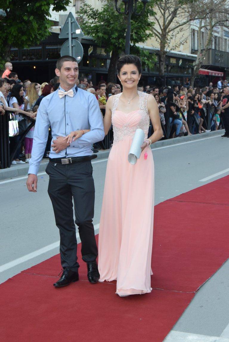 304 абитуриенти дефилираха на червения килим в Г. Оряховица