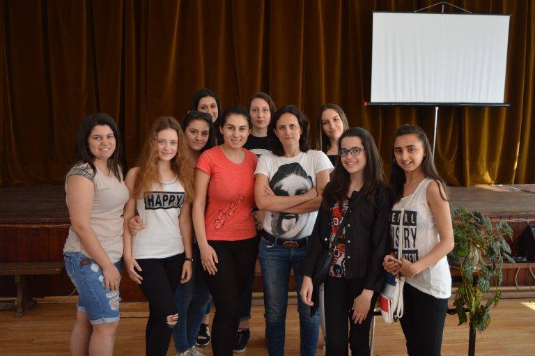 Свищов | Генка Шикерова гостува в свищовско училище