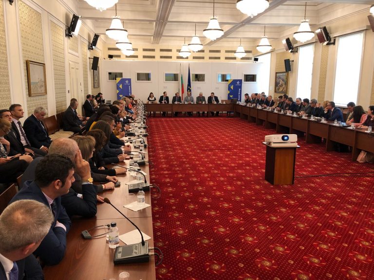 Манфред Вебер: Социалистите в Брюксел се държат по един начин, а в България по друг