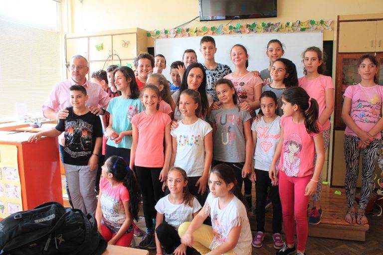 Мери от Мери Бойс Бенд с изненадващ урок в ОУ “Св. Патриарх Евтимий”