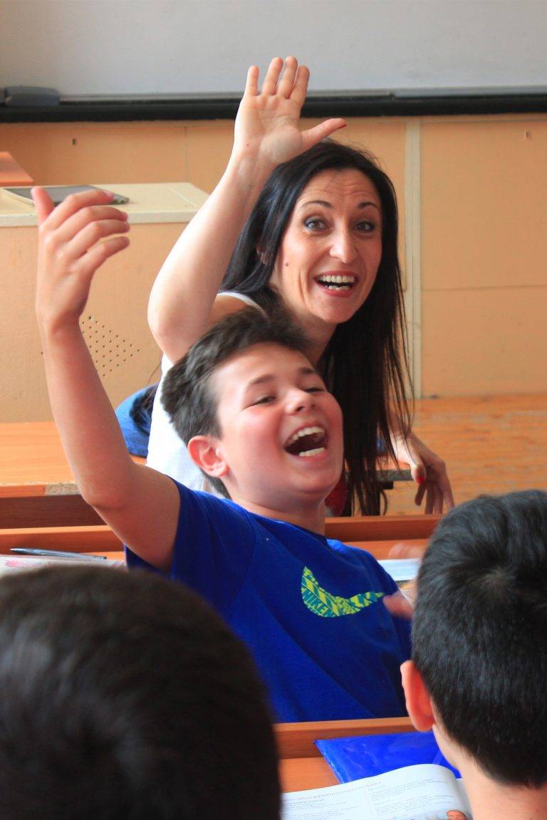 Мери от Мери Бойс Бенд с изненадващ урок в ОУ “Св. Патриарх Евтимий”