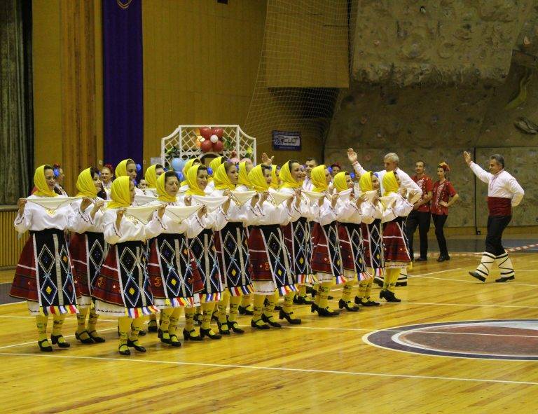 700 танцьори се надиграваха във В. Търново