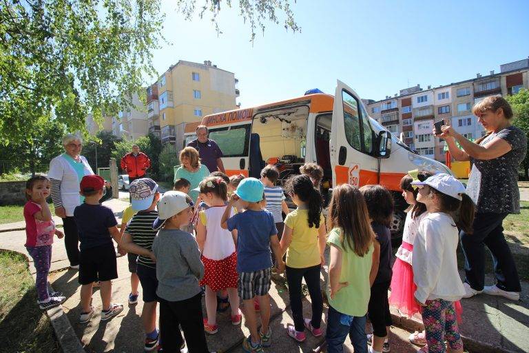 Здраве | Малчугани от ДГ “Ален мак”   станаха спешни медици за един ден