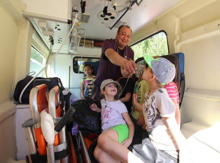 Малчугани от ДГ “Ален мак”   станаха спешни медици за един ден