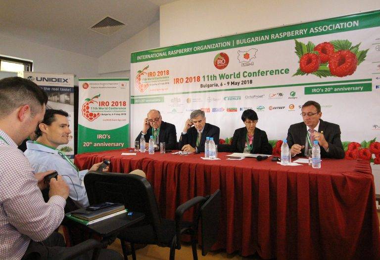 Горещи новини | Над 200 малинопроизводители и фирми  от 24 държави се събраха в Арбанаси