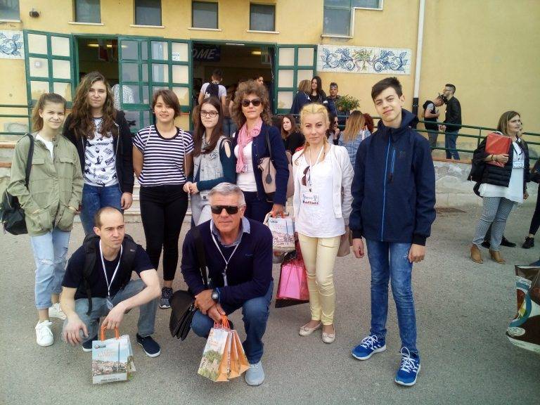 Култура | Екип на ОУ “Бачо Киро” представи на  остров Сицилия филм за училищния тормоз