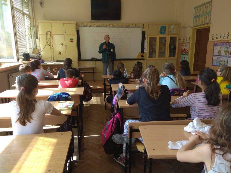 Ветеран от Втората световна война гостува в ОУ “Св. Патриарх Евтимий”