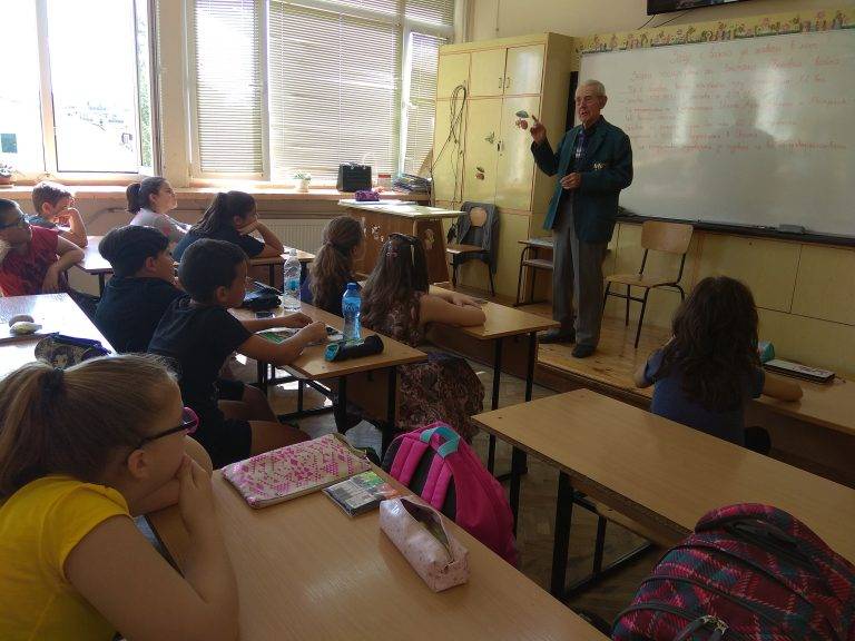 Култура | Ветеран от Втората световна война гостува в ОУ “Св. Патриарх Евтимий”