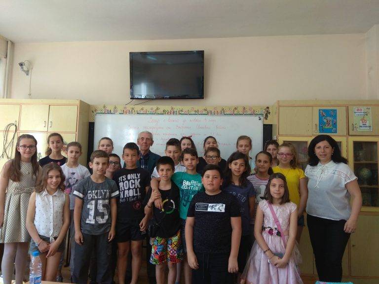 Ветеран от Втората световна война гостува в ОУ “Св. Патриарх Евтимий”