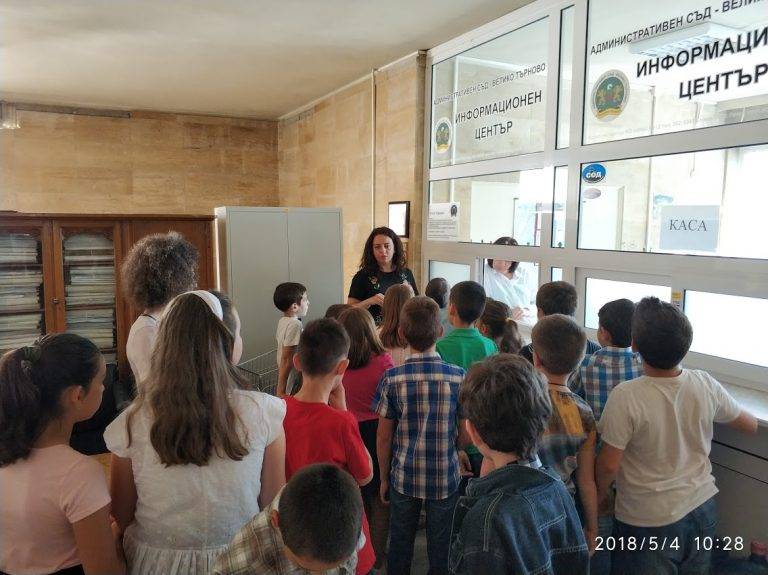 Крими | Административният съд отвори врати за най-малките ученици