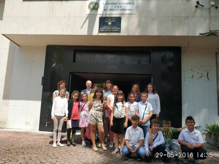 Административният съд отвори врати за най-малките ученици