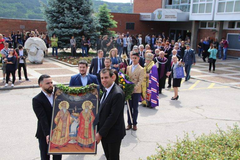 Горещи новини | Проф. Пламен Павлов получи Почетния знак на Ректора на ВТУ