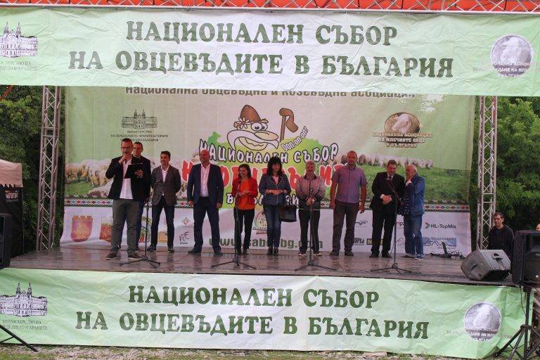Гайди, чевермета, скари и над 150 000 гости на Събора на овцевъдите край Лясковец