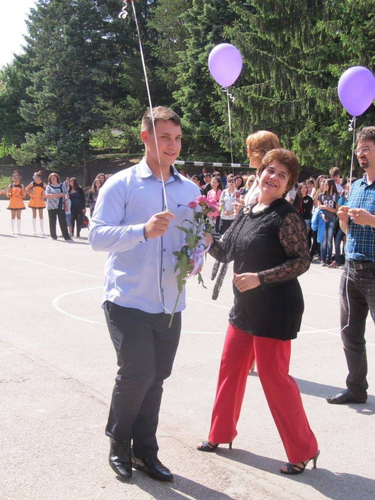 Последен звънец удари за лясковските зрелостници