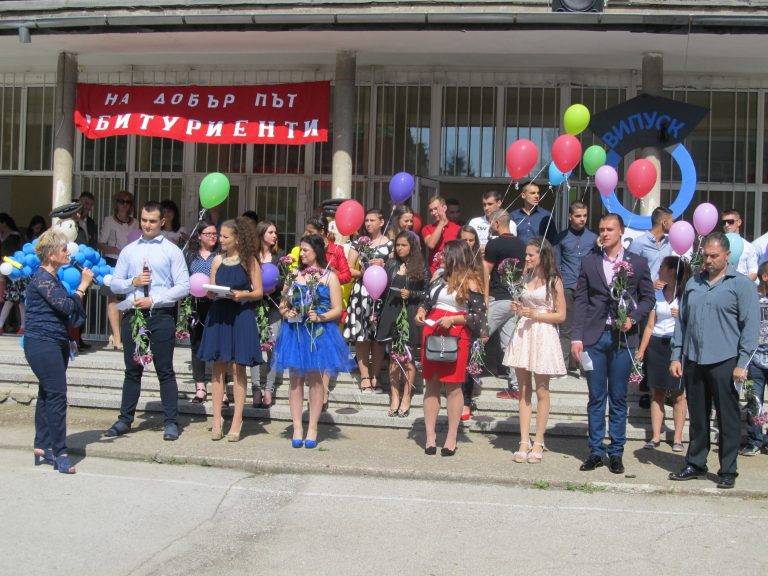 Последен звънец удари за лясковските зрелостници