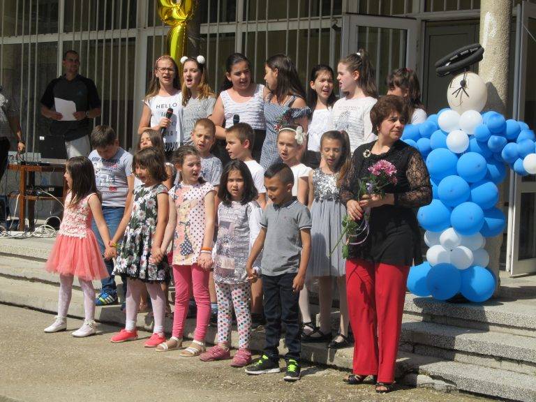 Последен звънец удари за лясковските зрелостници