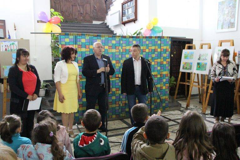 Общество | Венцислав Спирдонов даде старт на  лятната кампания „Ела в библиотеката”