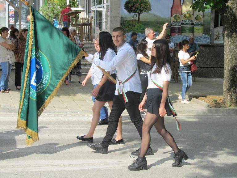 Лясковец почете Солунските братя с шествие и концерт