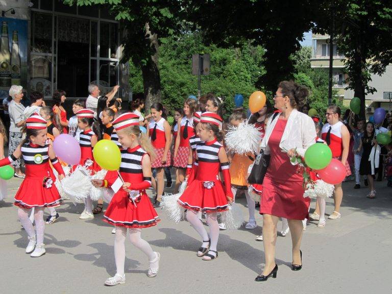 Лясковец почете Солунските братя с шествие и концерт