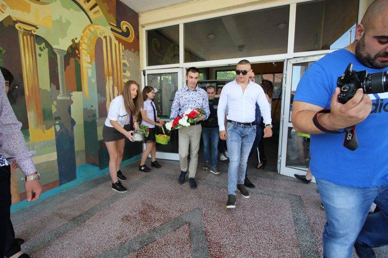 В ПГСАГ изпратиха своите абитуриенти