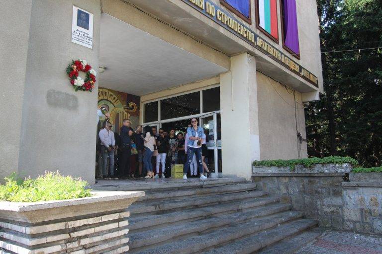 В ПГСАГ изпратиха своите абитуриенти