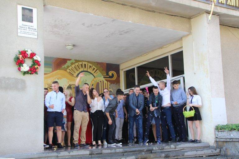 В ПГСАГ изпратиха своите абитуриенти