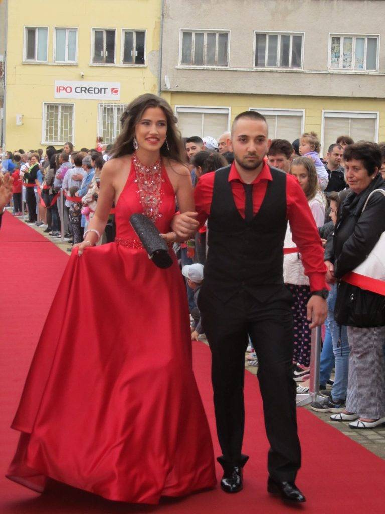 По червен килим в Лясковец мина десети по ред випуск