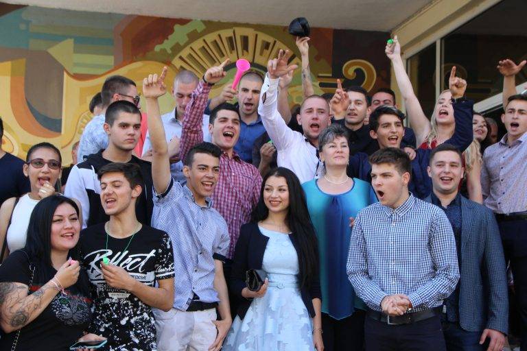 В ПГСАГ изпратиха своите абитуриенти