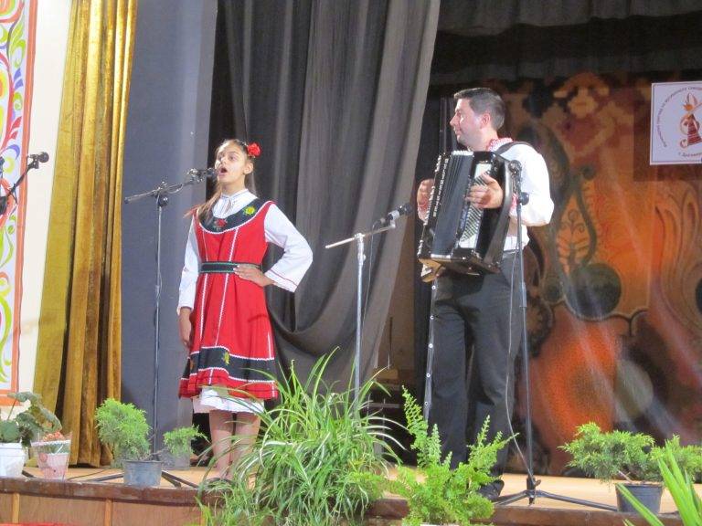 400 самодейци се надпяваха и надиграваха в Драгижево