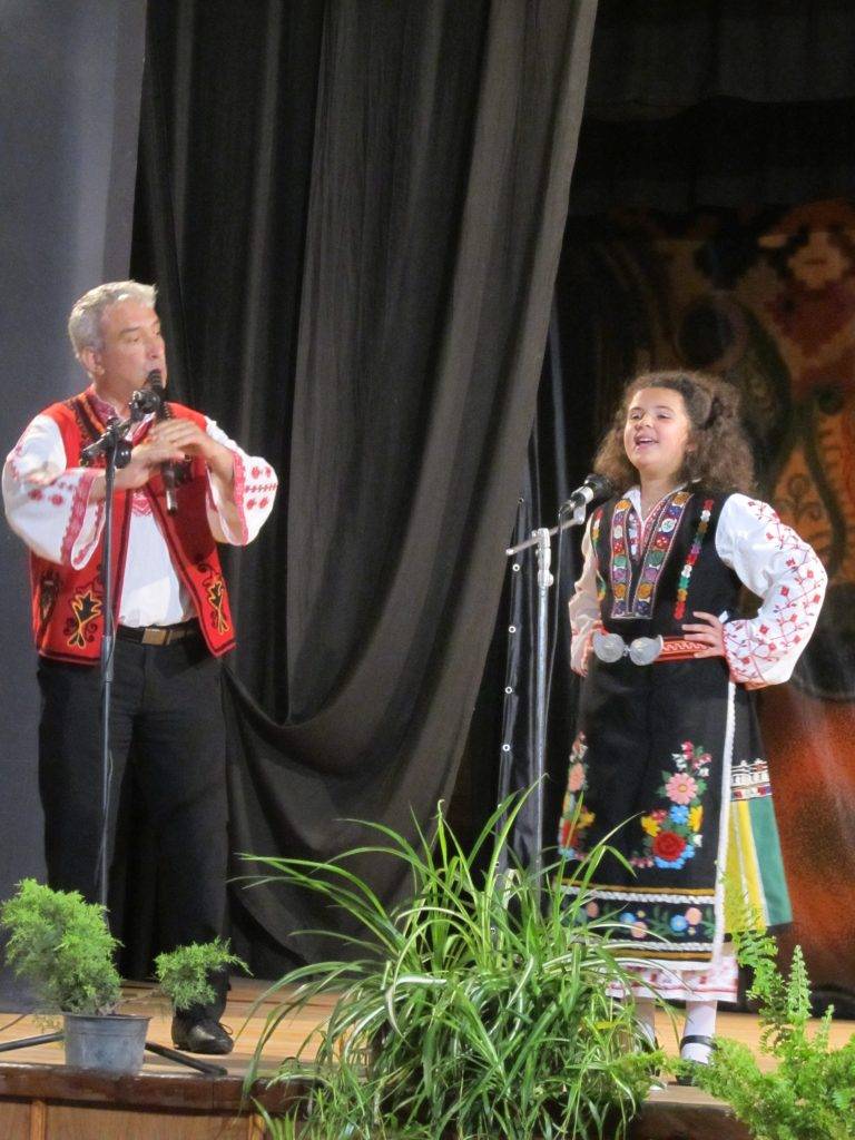 400 самодейци се надпяваха и надиграваха в Драгижево