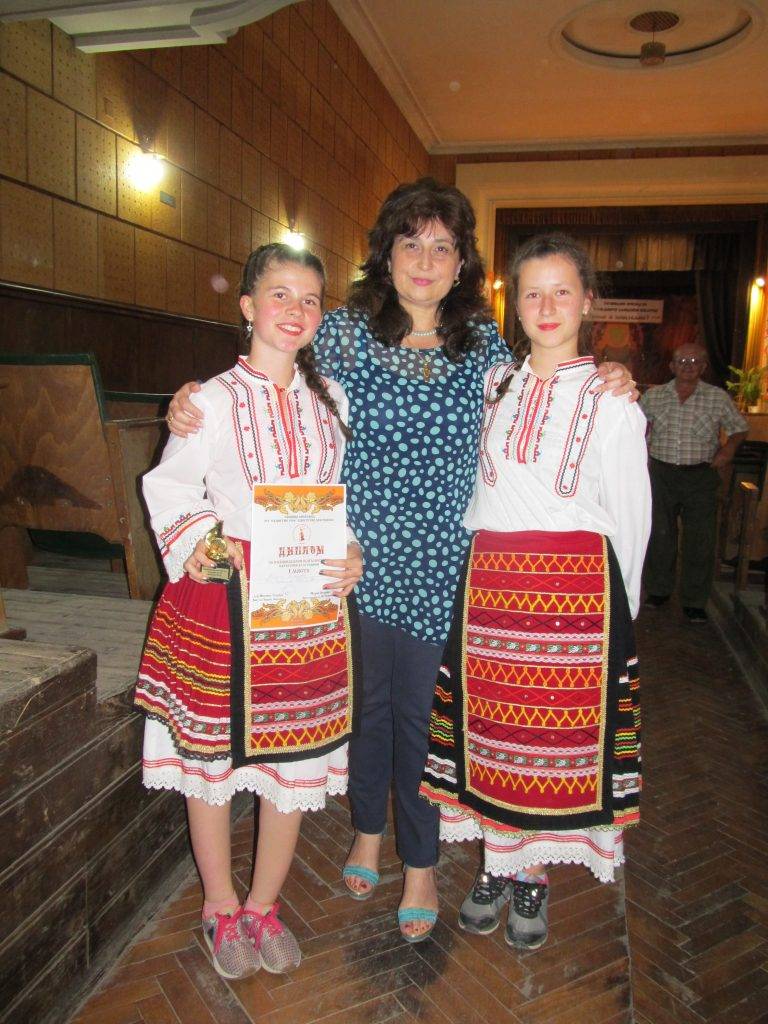 Горещи новини | 400 самодейци се надпяваха и надиграваха в Драгижево