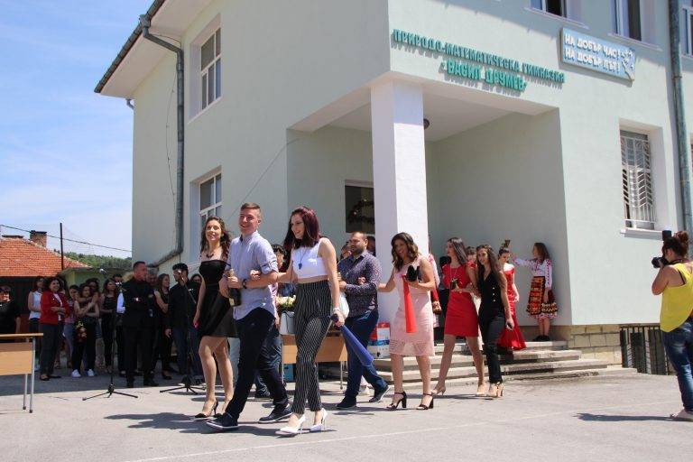 В ПМГ „Васил Друмев“ пожелаха “На добър час!” на 145 абитуриенти