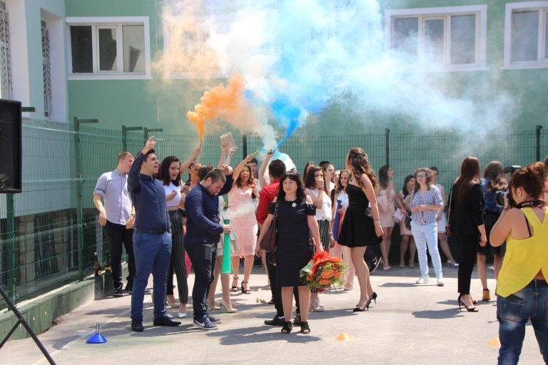 В ПМГ „Васил Друмев“ пожелаха “На добър час!” на 145 абитуриенти