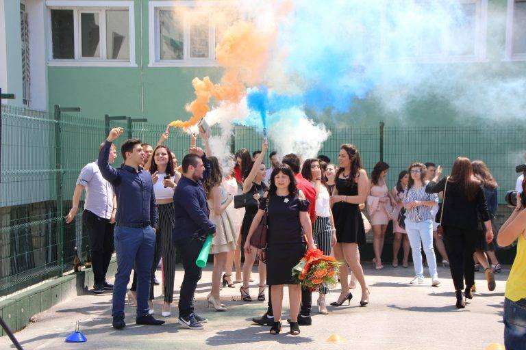 В ПМГ „Васил Друмев“ пожелаха “На добър час!” на 145 абитуриенти