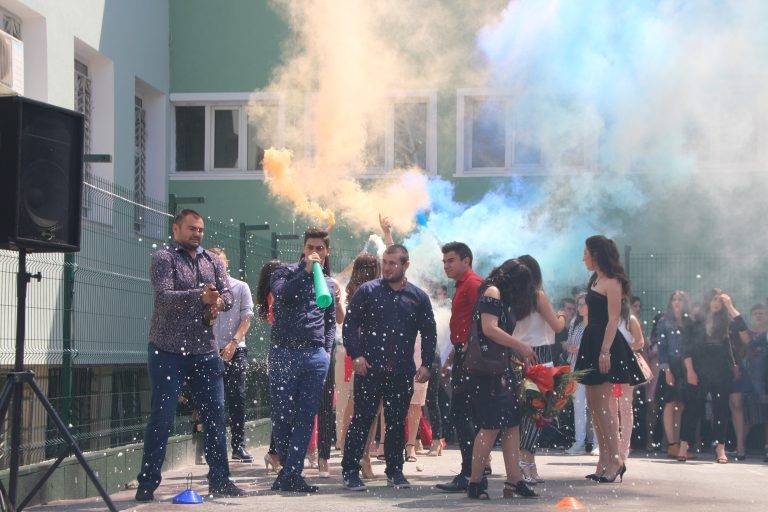 В ПМГ „Васил Друмев“ пожелаха “На добър час!” на 145 абитуриенти