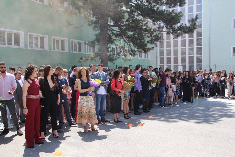 В ПМГ „Васил Друмев“ пожелаха “На добър час!” на 145 абитуриенти