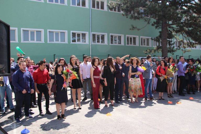 В ПМГ „Васил Друмев“ пожелаха “На добър час!” на 145 абитуриенти