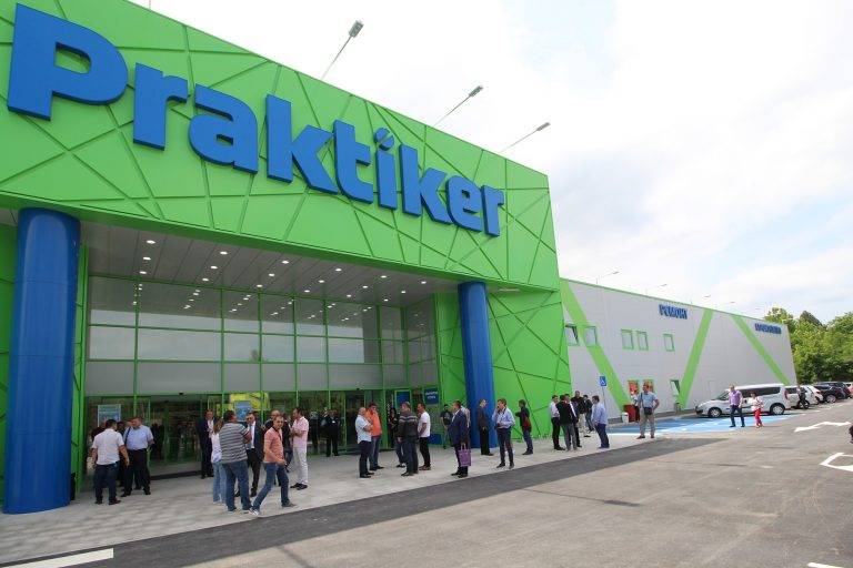 Хиляди “атакуваха” промоциите  на обновения “Практикер”