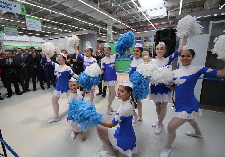 Хиляди “атакуваха” промоциите  на обновения “Практикер”