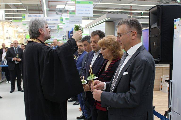 Хиляди “атакуваха” промоциите  на обновения “Практикер”