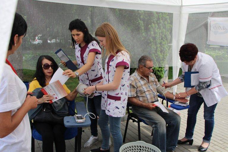 Само за 2 часа 180 души си измериха  кръвната захар в клиника на открито