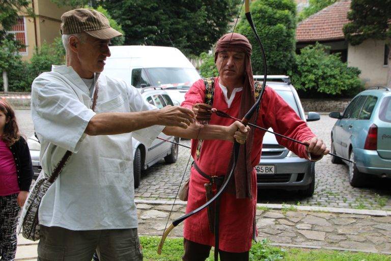 Бит, занаяти и изкуство от Средновековието  оживяха в търновския  квартал „Асенов”