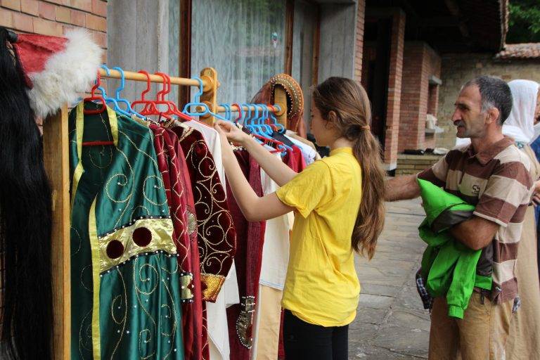 Бит, занаяти и изкуство от Средновековието  оживяха в търновския  квартал „Асенов”