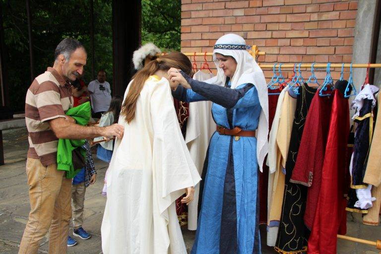 Бит, занаяти и изкуство от Средновековието  оживяха в търновския  квартал „Асенов”