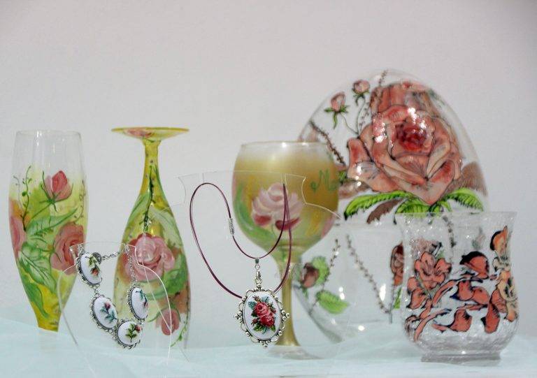 Магията на стъклото и шевицата събраха в изложба Мила Милчева и Снежана Данева